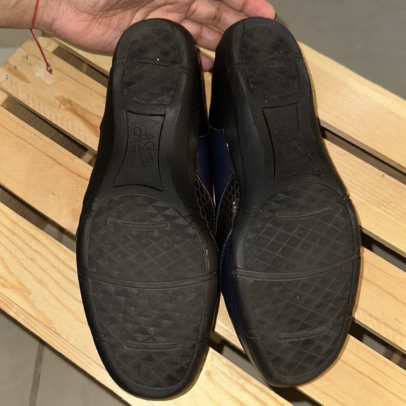 Life Stride soft system Navy flats Sz. 7.5W - Picture 8 of 11